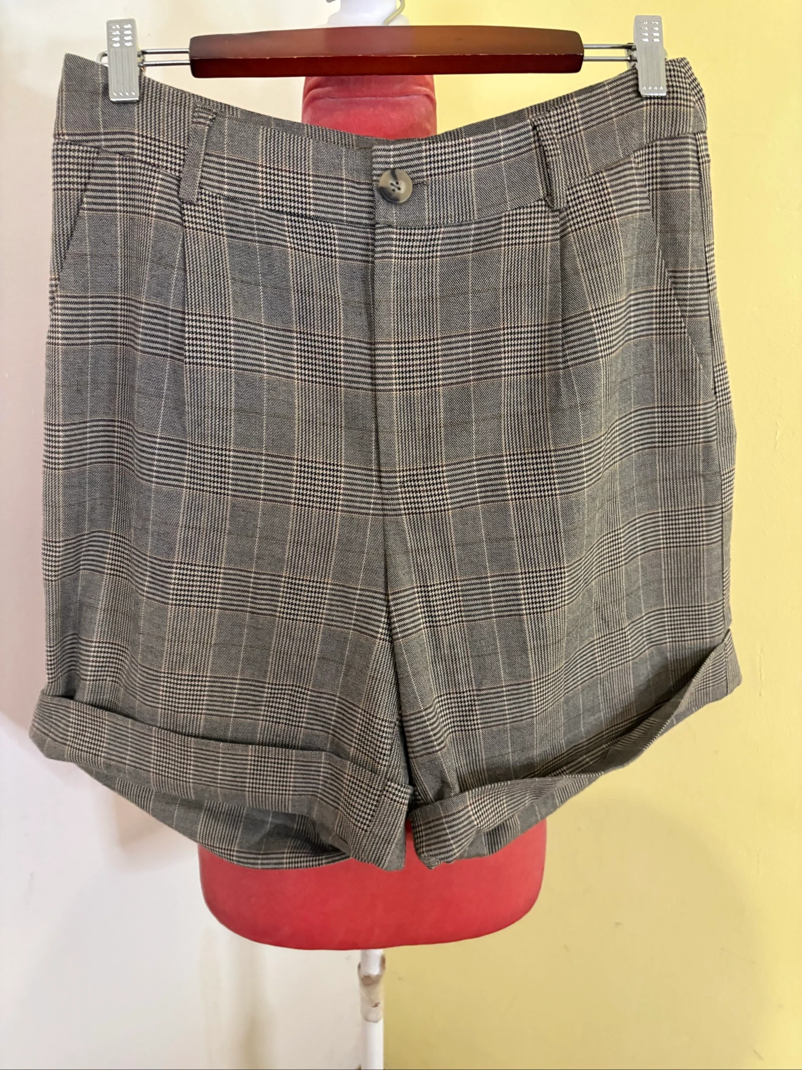 Shorts Alfaiataria Xadrez Príncipe de Gales com Bainha Dobrada 